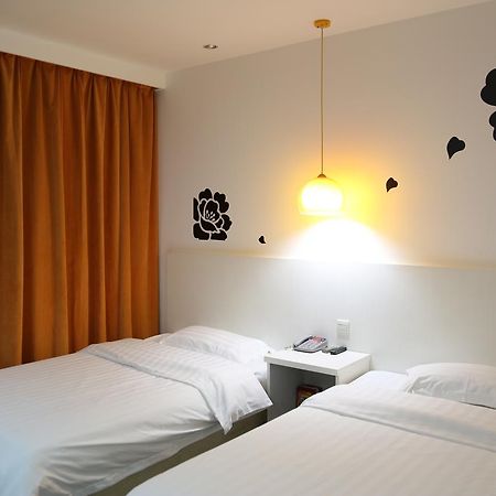 V8 Hotel Xilang Subway Branch Guangzhou Exterior foto